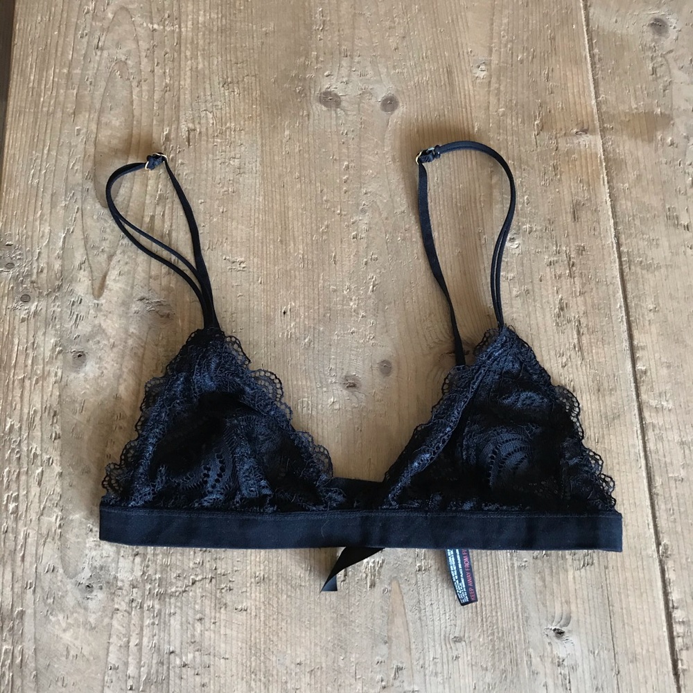 UO Triangle Bralette Black